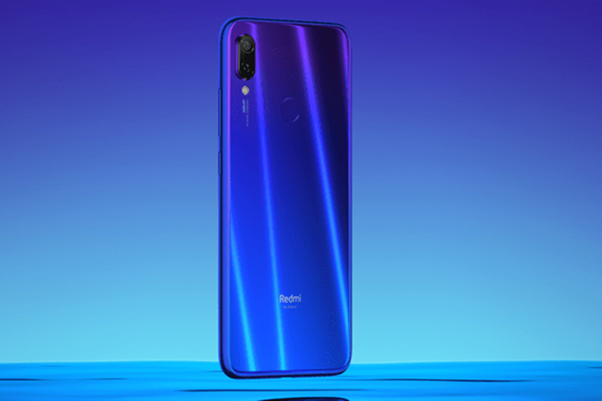 Вид сзади на Redmi Note 7 Pro Тыльная сторона смартфона Сяоми Редми Ноут 7 Про