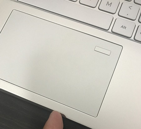 Тачпад ноутбука Xiaomi Mi Notebook Air 13.3 Fingerprint 2017 Вид на тачпад ноутбука Xiaomi Mi Notebook Air 13.3 Fingerprint 2017