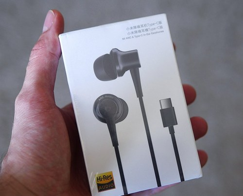 Упаковка наушников Xiaomi Mi ANC & Type-C In-Ear Earphones Дизайн коробки наушников Xiaomi Mi ANC & Type-C In-Ear Earphones