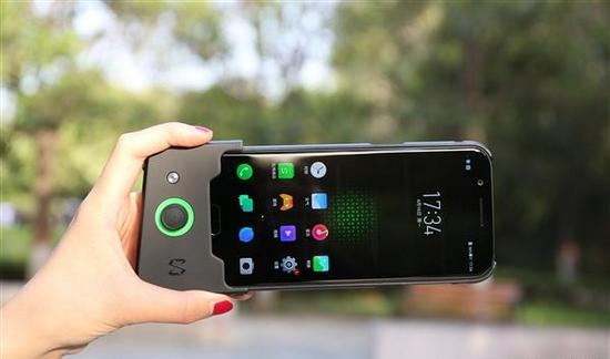 Дизайн телефона Xiaomi Black Shark Вид на экран смартфона Сяоми Black Shark
