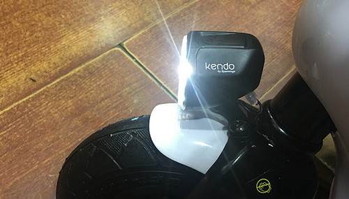 Передняя фара электросамоката Xiaomi QiCycle EUNi Electric Scooter Демонстрация работы передней фары электросамоката Xiaomi QiCycle EUNi Electric Scooter
