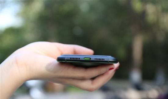 Порт USB Type-C в смартфоне Xiaomi Black Shark Расположение разъема USB Type-C в Ксиаоми Black Shark